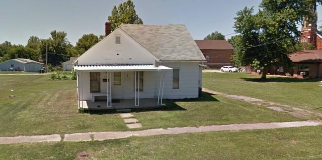 131 5th St., Illiopolis, IL 62539