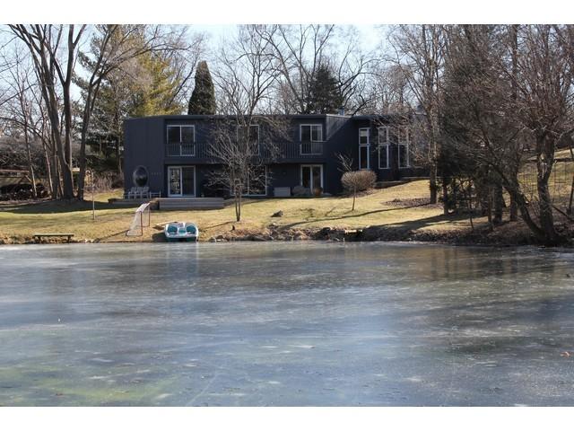 728 Circle Dr., Tower Lakes, IL 60010
