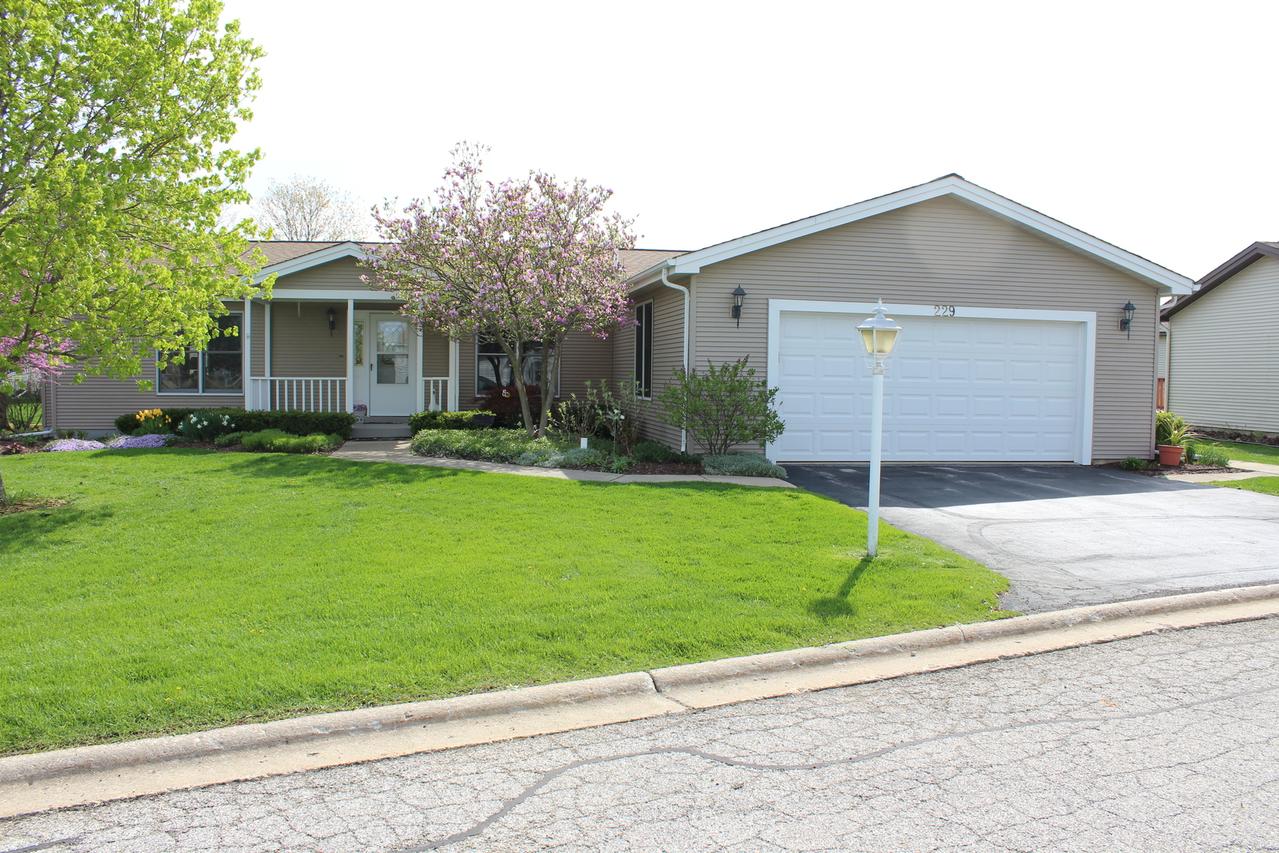 229 Hialeah Ln., Grayslake, IL 60030
