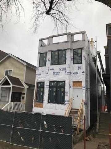 3004 N Hoyne Ave., Chicago, IL 60618