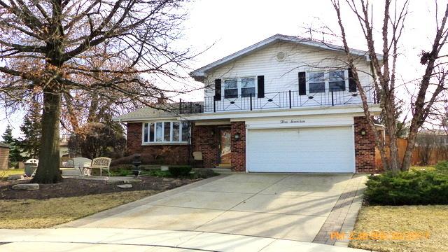 317 Summit Ct., Schaumburg, IL 60193