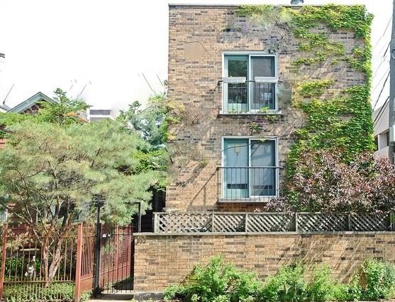 832 W Barry Ave. #1, Chicago, IL 60657