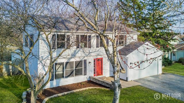 1910 Templar Dr., Naperville, IL 60565