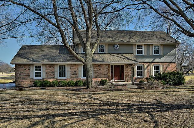 8 John Dr., Hawthorn Woods, IL 60047