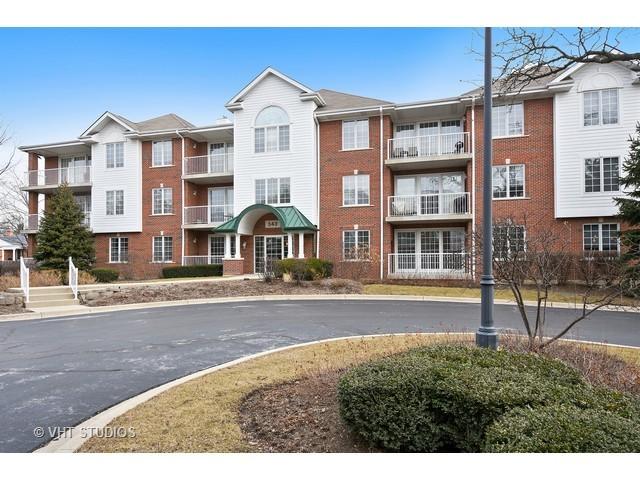 543 N Hough St. #101, Barrington, IL 60010