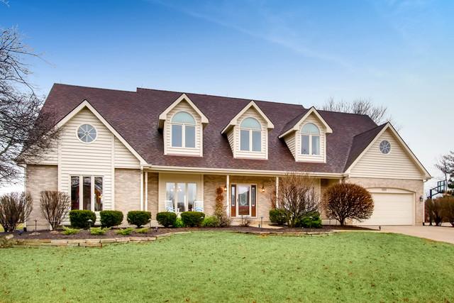 101 Hawkins Cir., Wheaton, IL 60189