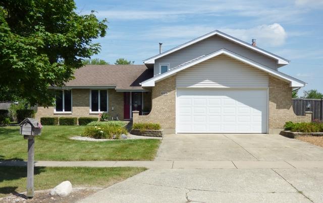 1229 Andrea Dr., New Lenox, IL 60451