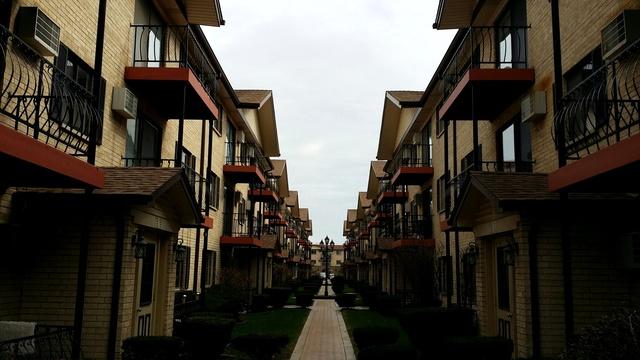 5159 N East River Rd. #202, Chicago, IL 60656