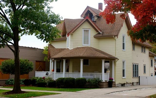 20 N Catherine Ave., La Grange, IL 60525