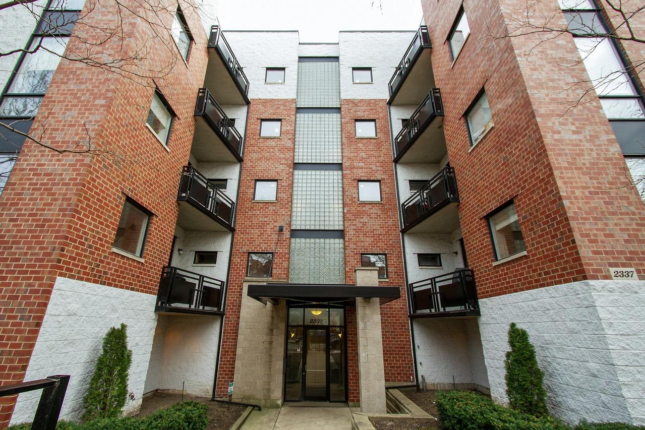 2337 W Wolfram St. #215, Chicago, IL 60618