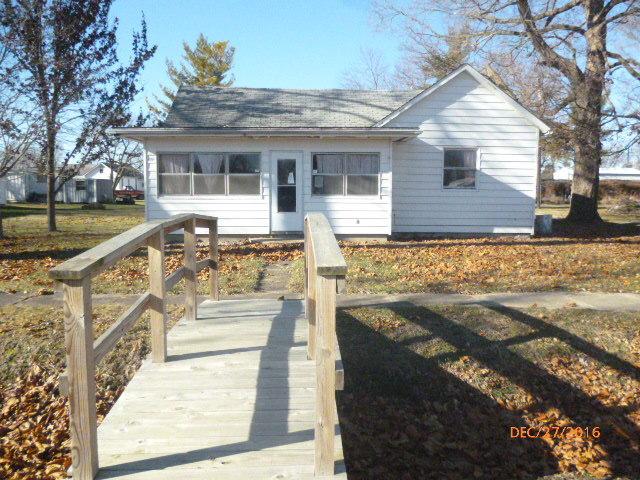 55 Oak St., Weldon, IL 61882