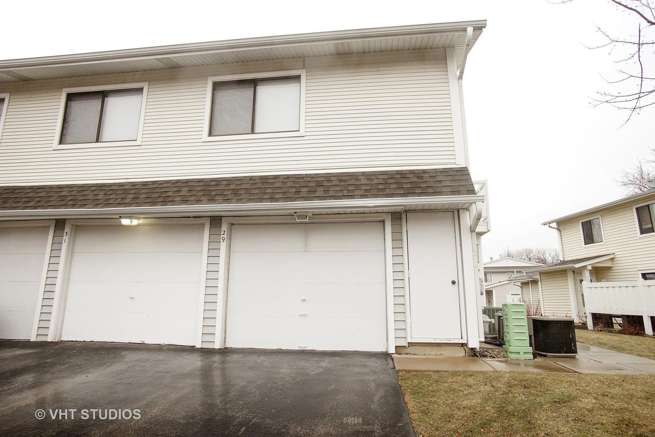 31 N Waterford Dr., Schaumburg, IL 60194