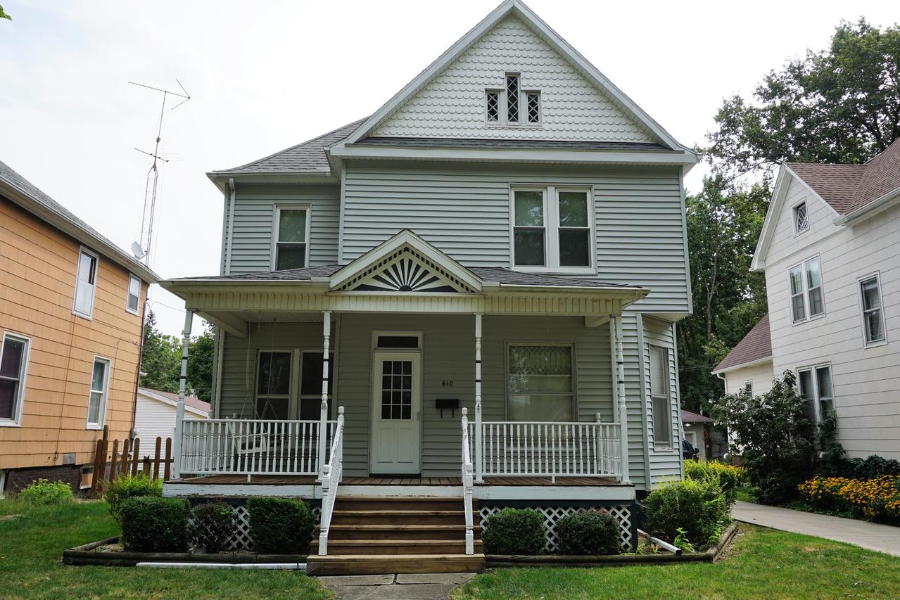 610 N Jackson St., Clinton, IL 61727