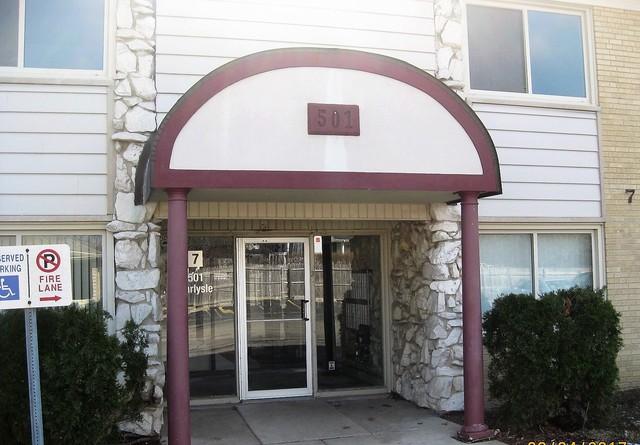501 Carlysle Dr. #6, Clarendon Hills, IL 60514