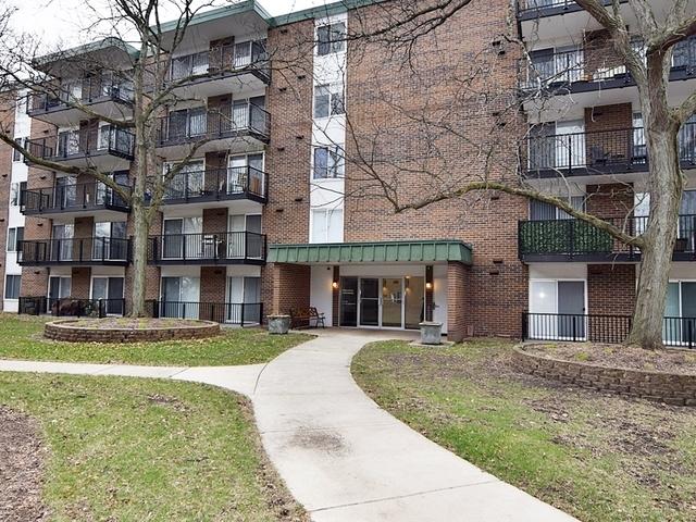 5S040 Pebblewood Ln. #W204, Naperville, IL 60563