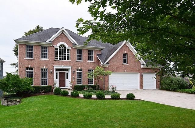 130 Oakwood Dr., St. Charles, IL 60175