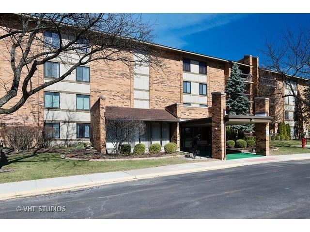77 Lake Hinsdale Dr. #312, Willowbrook, IL 60527