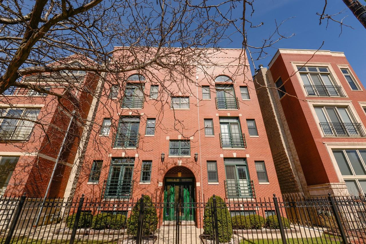 1916 W Belmont Ave. #1W, Chicago, IL 60657