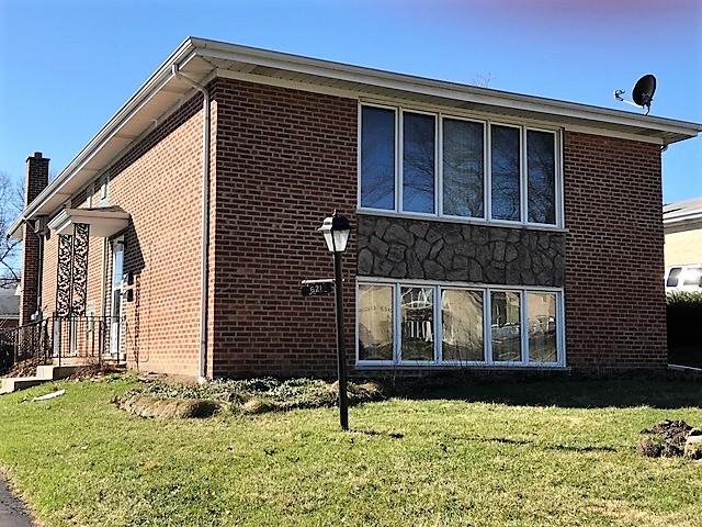 16W621 56th Pl., Clarendon Hills, IL 60514