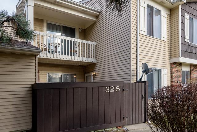 32 S Fernwood Dr., Bolingbrook, IL 60440