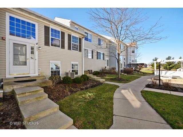 803 Hidden Creek Ln., North Aurora, IL 60542