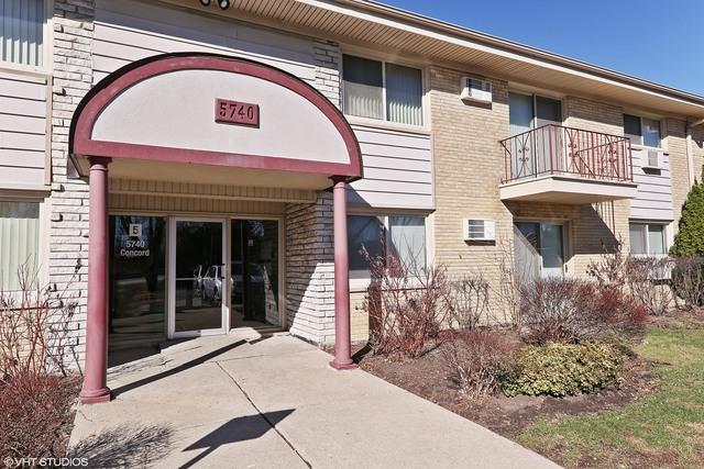 5740 Concord Ln. #16, Clarendon Hills, IL 60514