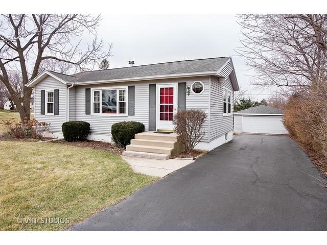 4 Echo Hill Rd., Oakwood Hills, IL 60013