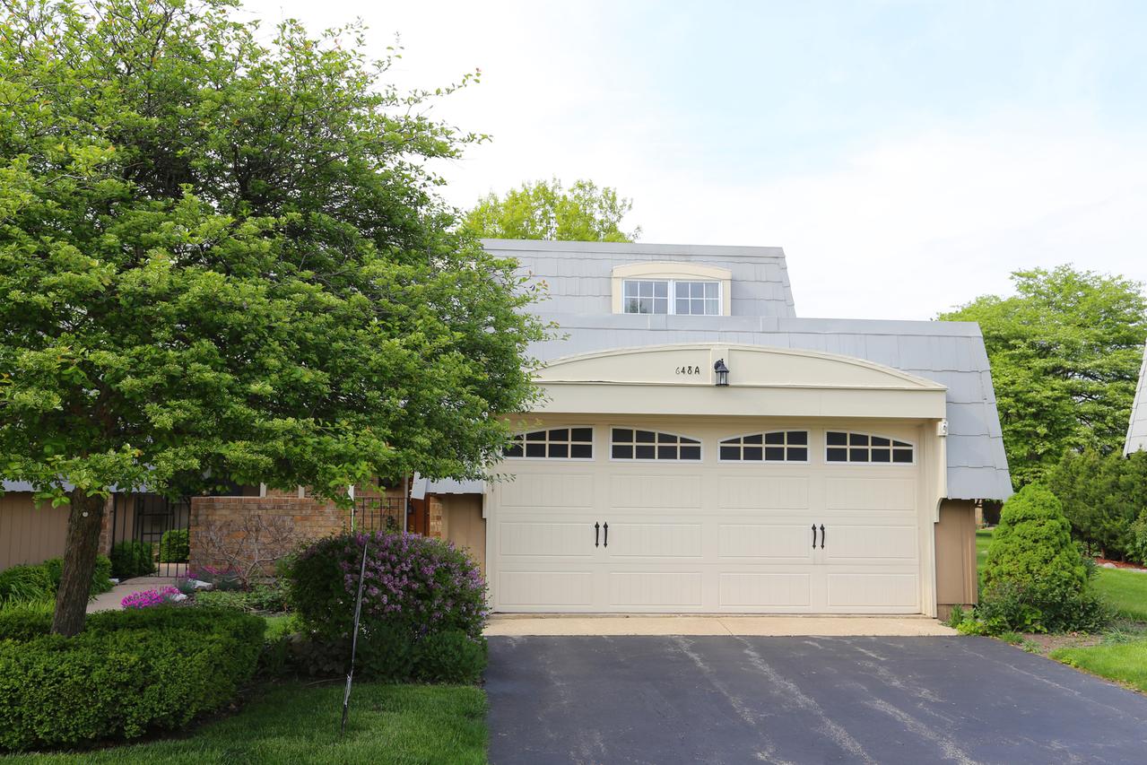 648 Dauphine Ct. #A, Elk Grove Village, IL 60007