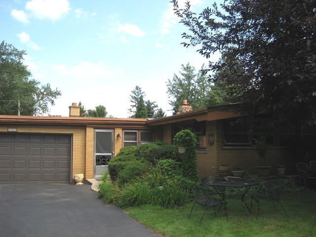 9S757 Clarendon Hills Rd., Willowbrook, IL 60527