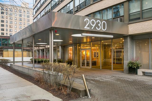 2930 N Sheridan Rd. #909, Chicago, IL 60657