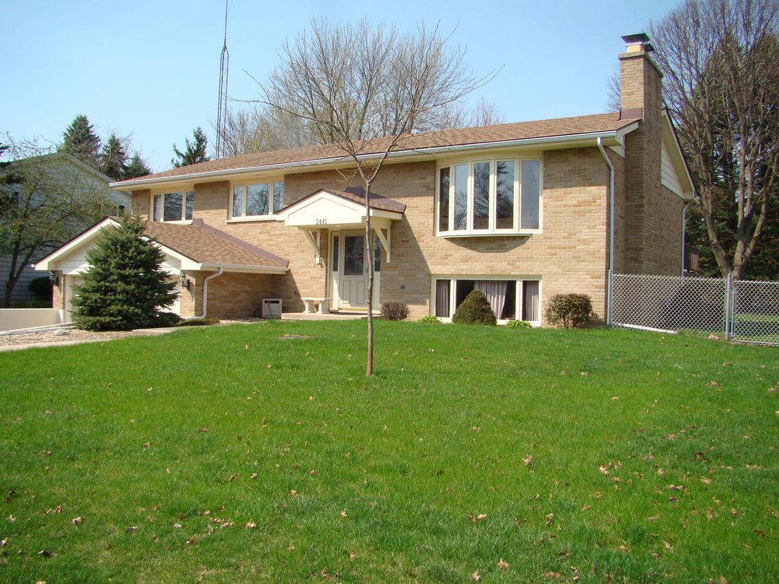 2441 Cambridge Dr., Aurora, IL 60506