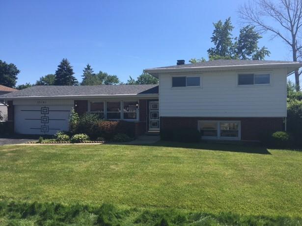 33161 N Lake Shore Dr., Grayslake, IL 60030