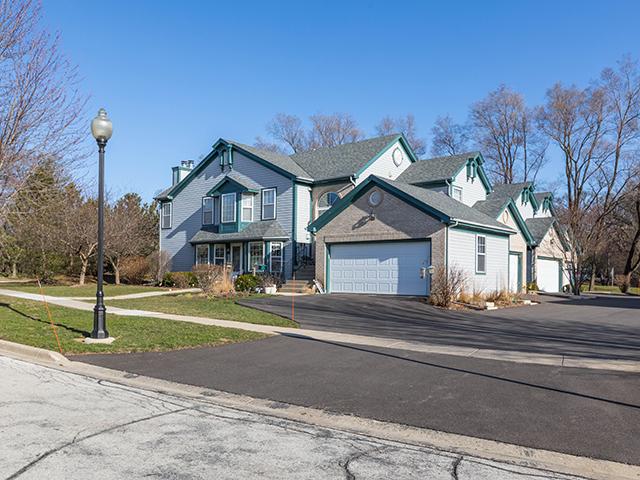 302 Kresswood Dr., West Chicago, IL 60185
