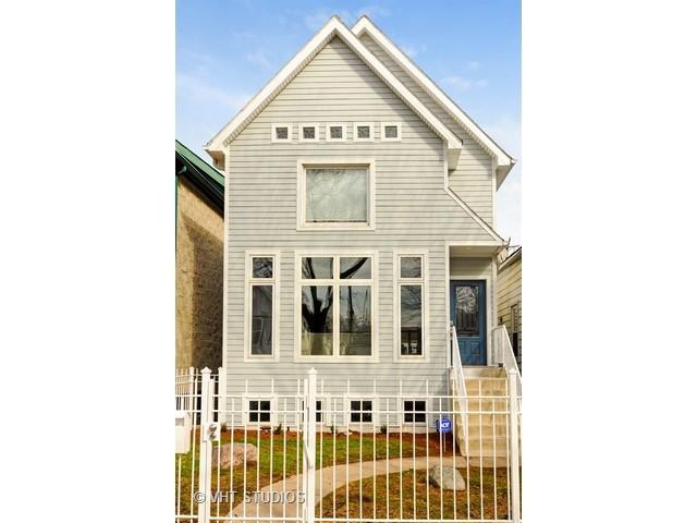 2110 W Barry Ave., Chicago, IL 60618