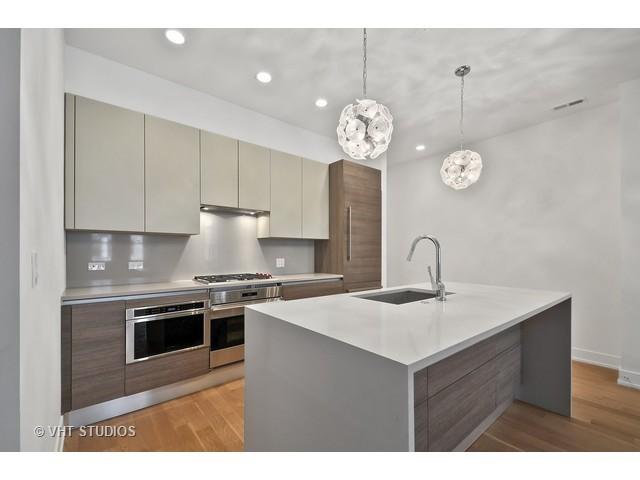 835 W Newport Ave. #2, Chicago, IL 60657