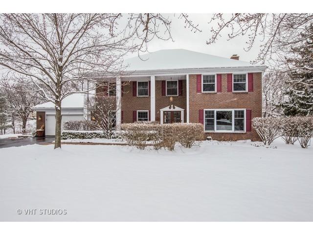 1340 Lake Shore Dr, Barrington, IL 60010