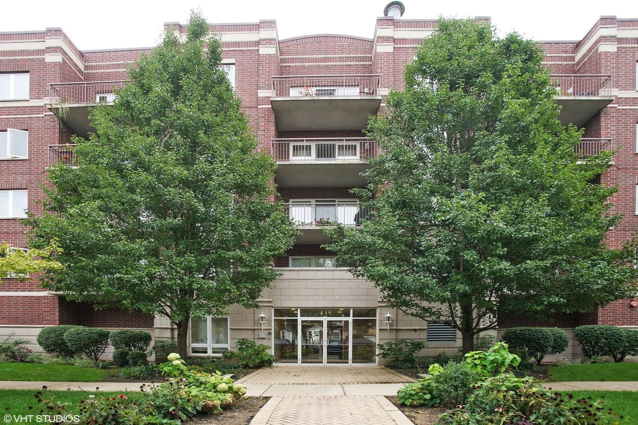 435 Alles St. #208, Des Plaines, IL 60016
