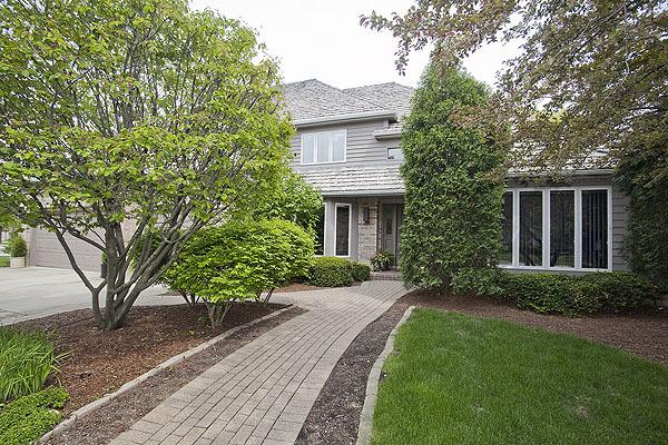 2204 Arrowhead Dr., Naperville, IL 60564