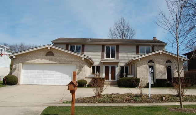 2435 Hampton Ln., Northbrook, IL 60062
