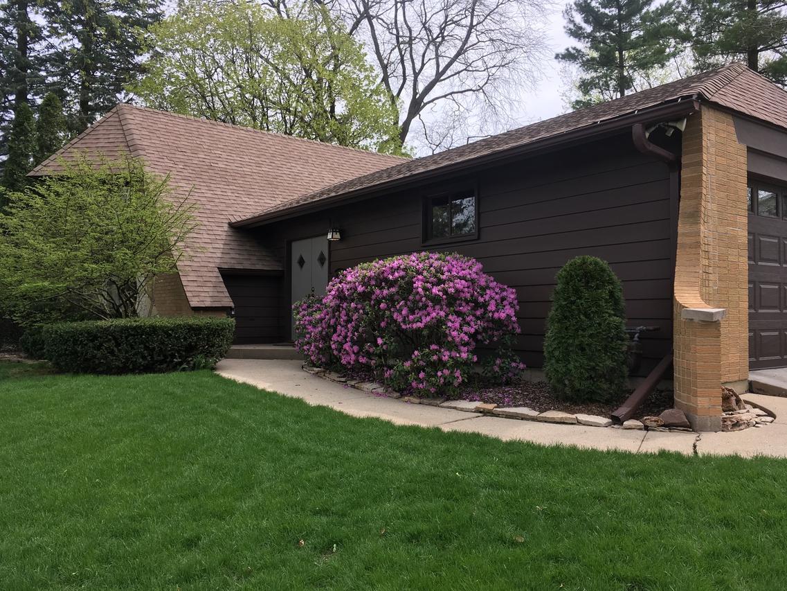 1045 Edgewater Dr., Naperville, IL 60540