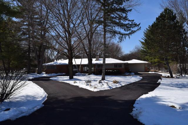 49 Lagoon Dr., Hawthorn Woods, IL 60047