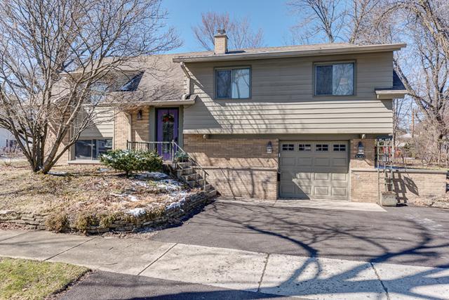 1060 Laurel Ln., Naperville, IL 60540