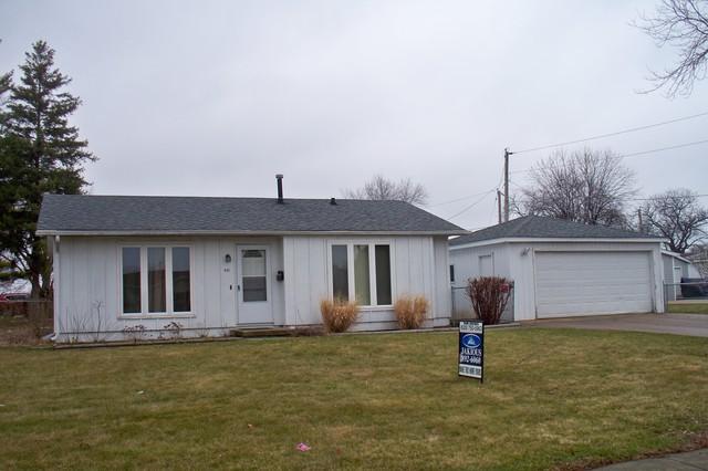 981 Arlon Rd., Aurora, IL 60506