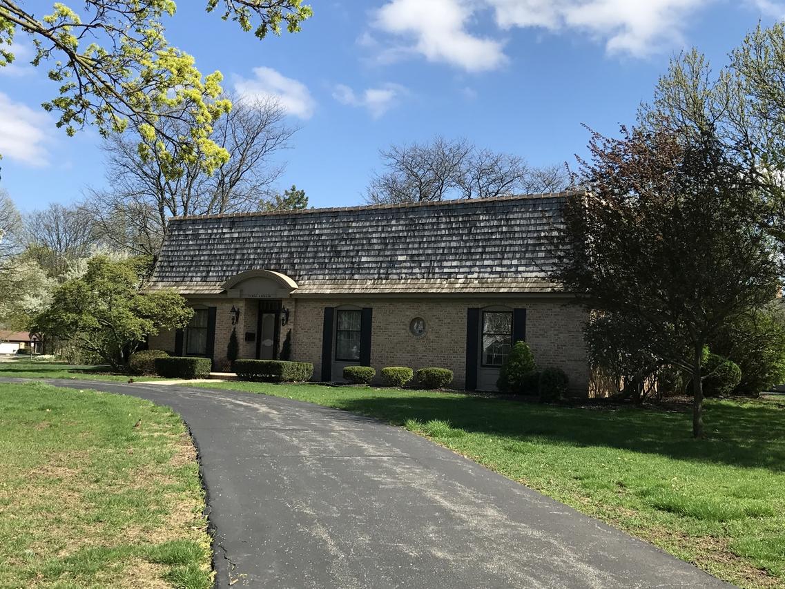 700 Tomlin Dr., Burr Ridge, IL 60527