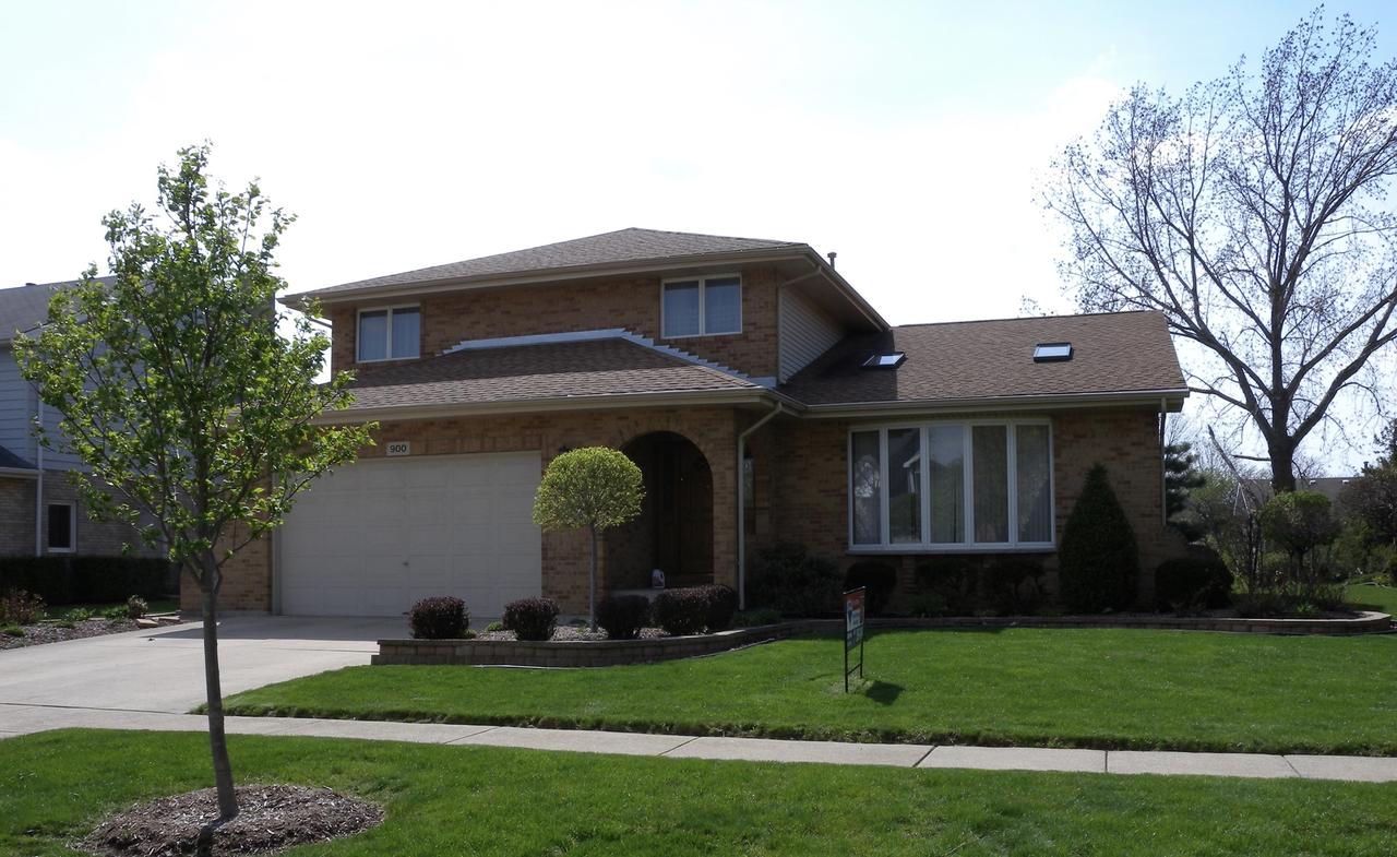 900 Woodcrest Ln., Lemont, IL 60439