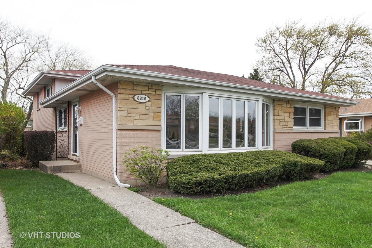 8816 N Ozanam Ave., Niles, IL 60714