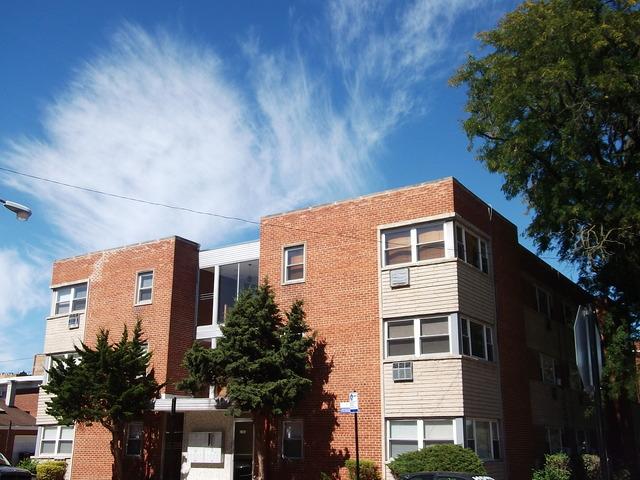 2400 W Balmoral Ave. #2G, Chicago, IL 60625