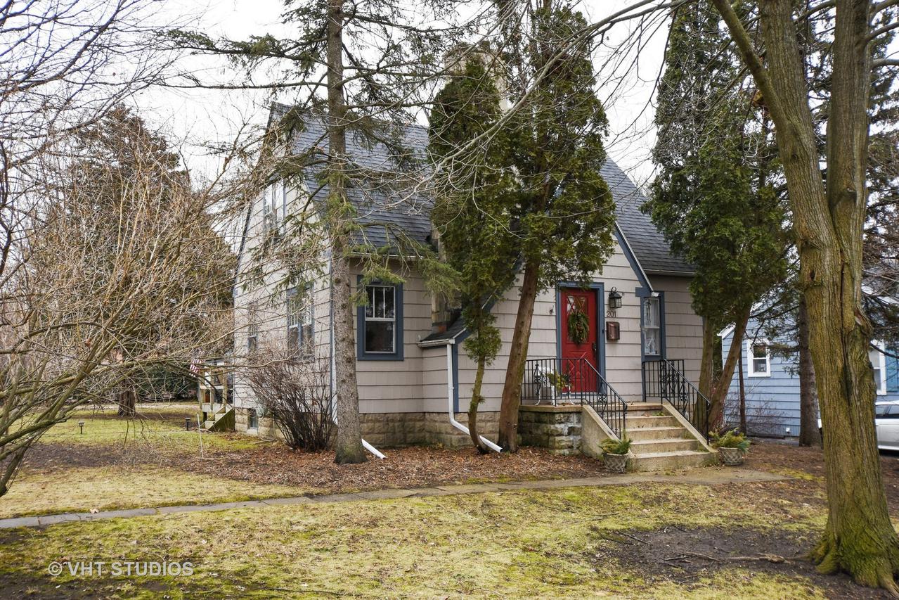 201 George St., Barrington, IL 60010