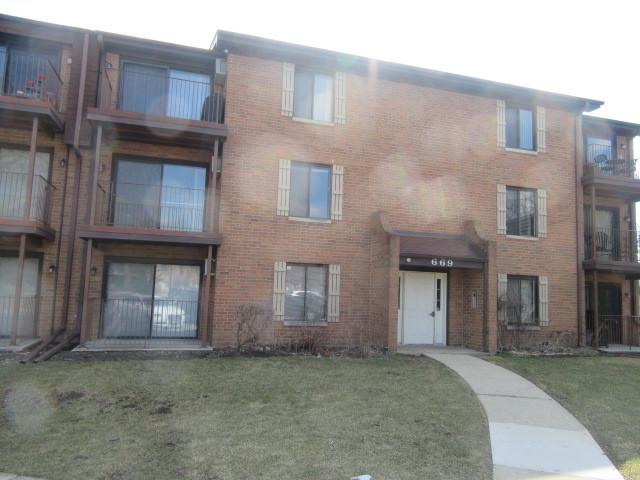 669 N Briar Hill Ln. #1, Addison, IL 60101