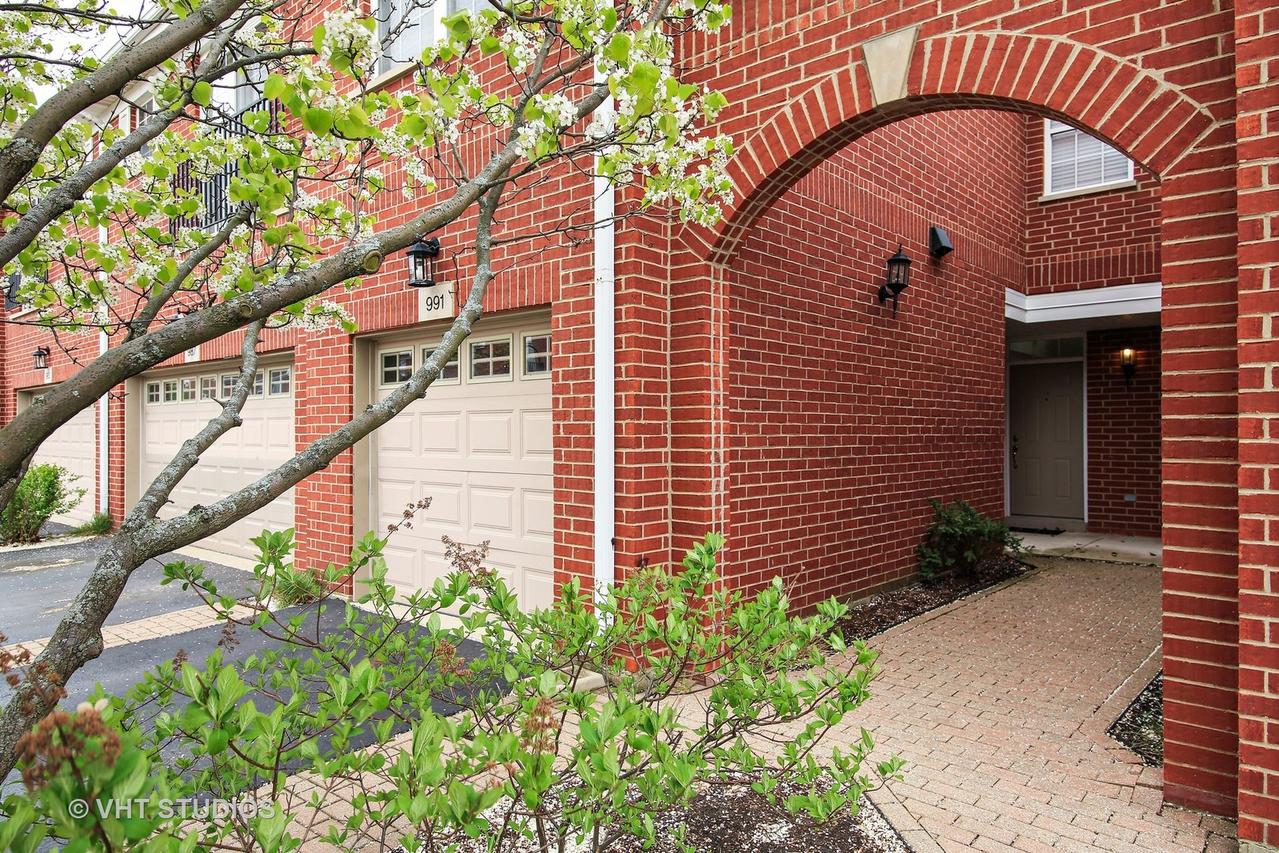 991 Kensington Dr. #9-A2, Northbrook, IL 60062